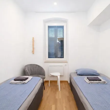 Kaza In Center, With Terrace, Private Parking, Step To The Sea * Опатия