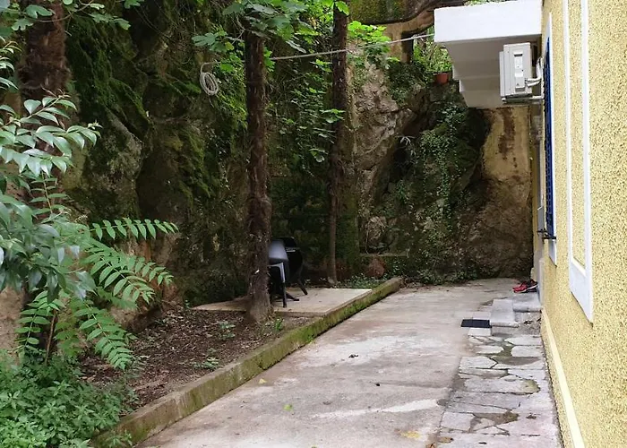 Kaza In Center, With Terrace, Private Parking, Step To The Sea *