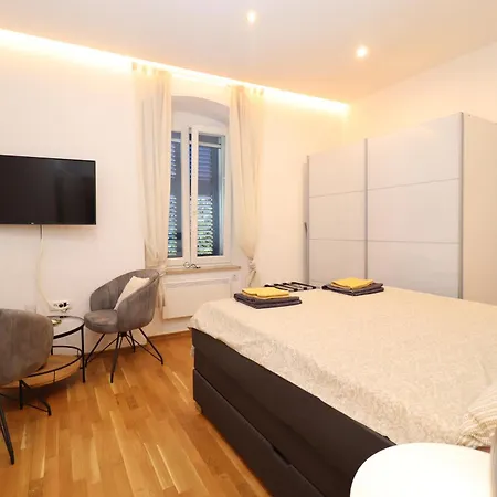 Kaza In Center, With Terrace, Private Parking, Step To The Sea Daire